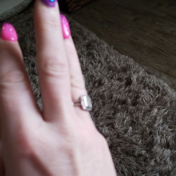 Beautiful 1/2 ctw 10k white gold engagement ring - Picture 6 of 8